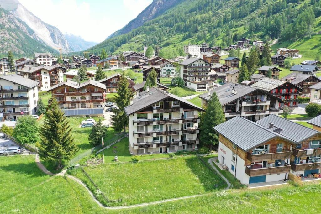 Alpine Retreat 4 Person Apartment Near Zermatt With Parking! テッシュ エクステリア 写真